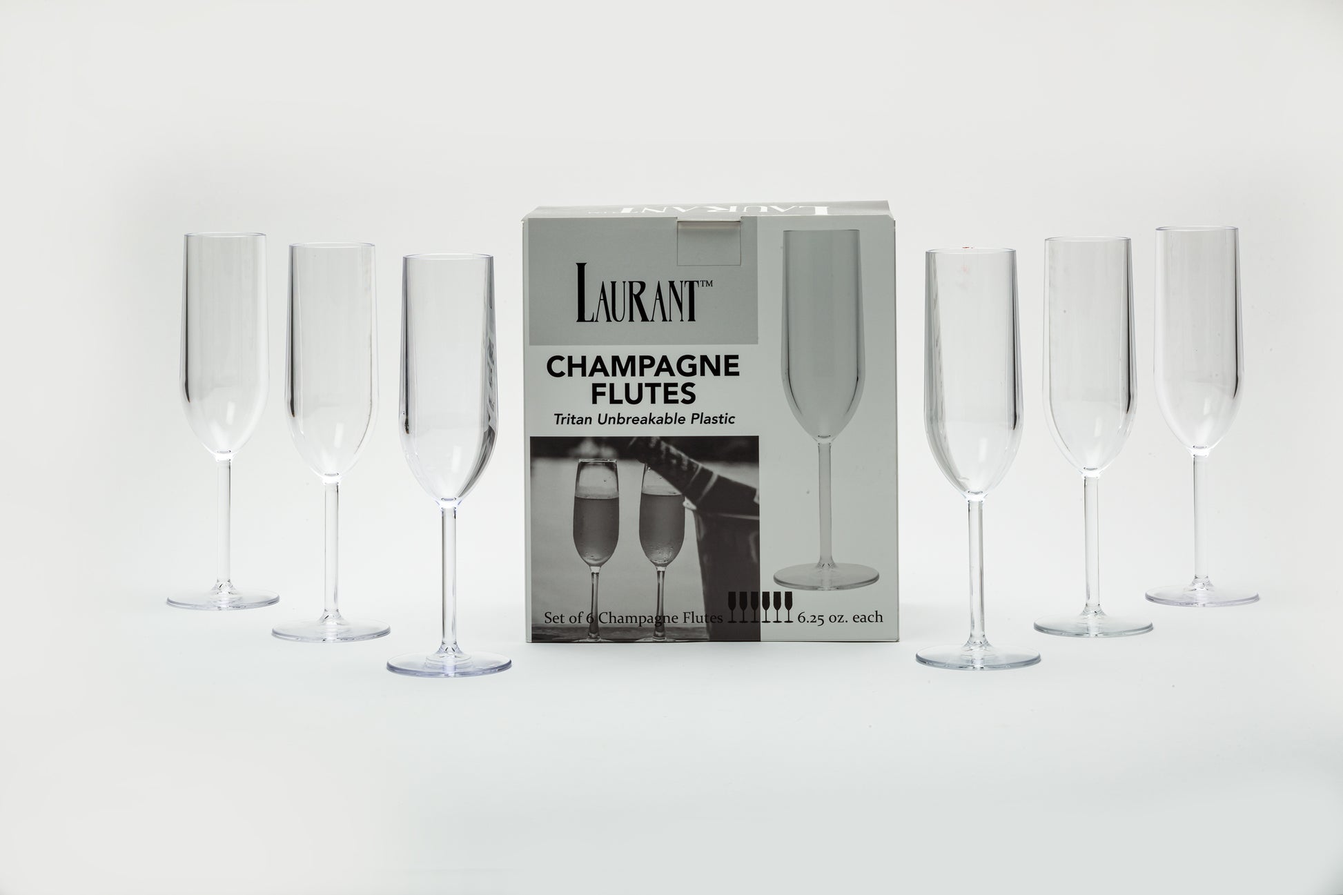 A set of 6 disposable champagne flutes placed next to their champagne flute packaging in a well-ordered manner